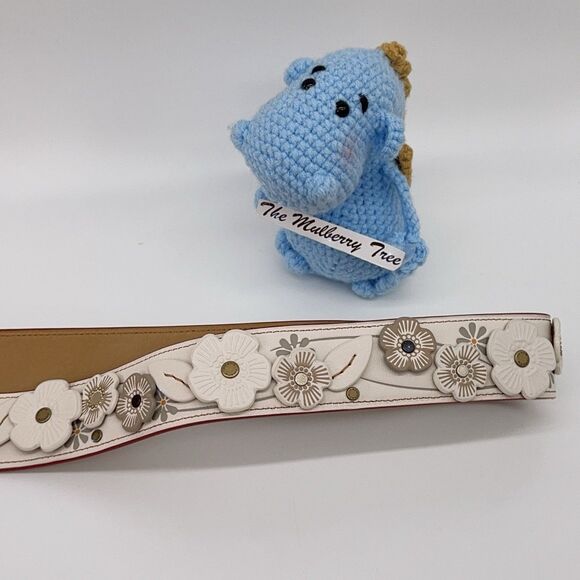 Coach 22887 Novelty Complimentary 3D Tea Rose Plaque Leather Bag Strap Chalk NWT - Picture 8 of 10